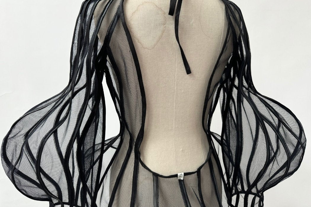 HALF MOON Black